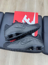 Nike Shox R4 Black Bright Crimson- PREOWNED- REPLACEMENT BOX